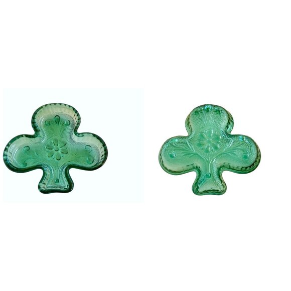 Set Of 2 Vintage Green Indiana Glass Clover Shaped Trinket Dishes With Floral De - Picture 1 of 7